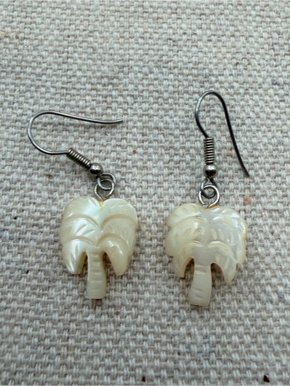 Mother-of-Pearl Palm Tree Dangle Earrings - Cream